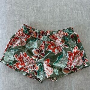 Patagonia Green and Red Athletic Shorts Vibrant Floral Design